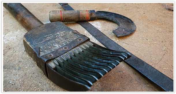 Rug Hammer Comb and Cutting Blade